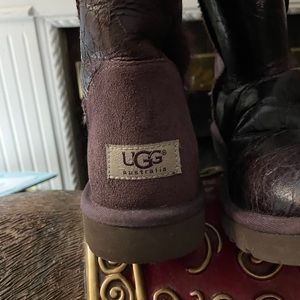 UGG Bailey Button Boots Size 9 (Chocolate)